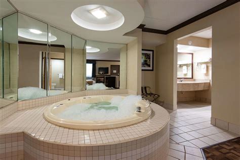 hotel rooms with hot tub in room